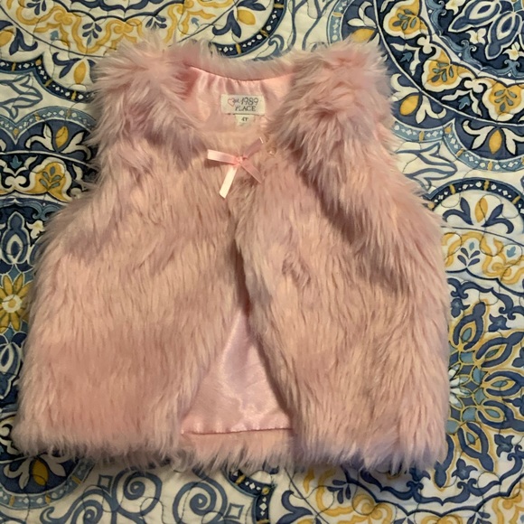 The Children’s Place Pink Fuzzy Vest NWT Sz 4T - Picture 1 of 4